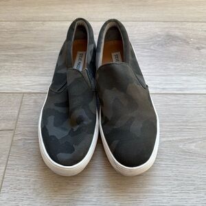 Steve Madden Gills Camouflage Slip-On Sneakers